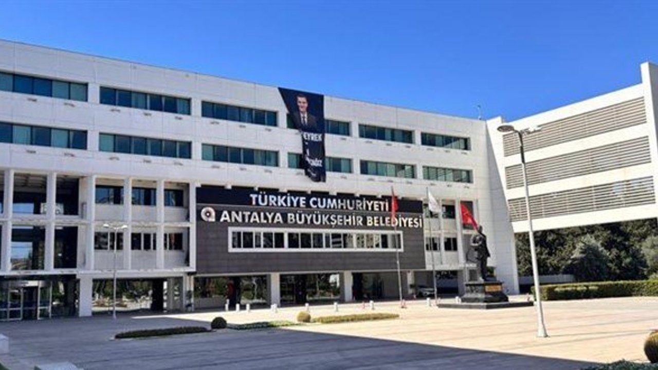 Antalya Büyükşehir Belediyesi’ne Yolsuzluk Operasyonu: 25 Gözaltı