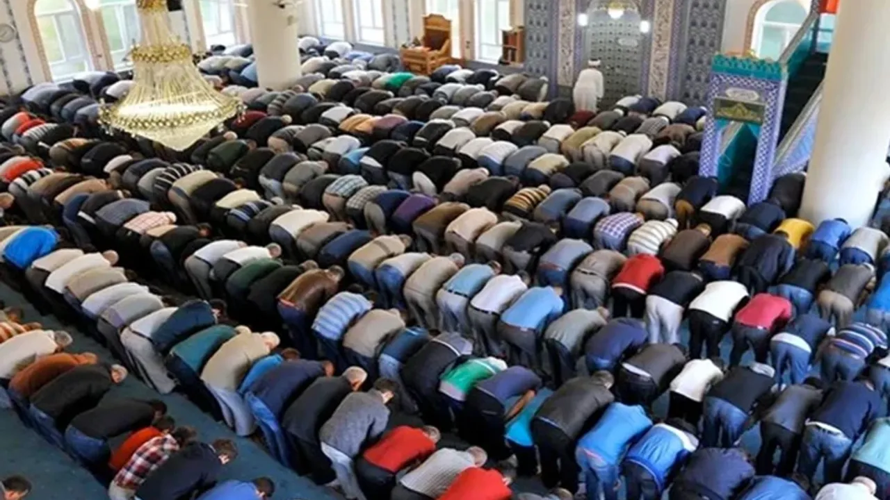 Bayram namazı saat kaçta kılınacak? Diyanet açıkladı