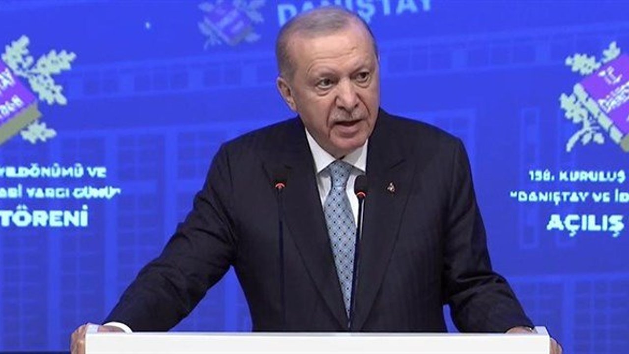 Erdoğan: “Cumhur ile cumhuriyet arasına çekilen dikenli telleri söküp attık”