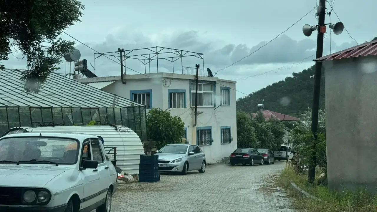 Mersin'de zehirlenme şüphesi! 2 kardeş öldü, anne ve baba yoğun bakımda