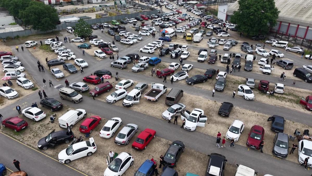 İkinci el otomobil pazarında bayram hareketliliği