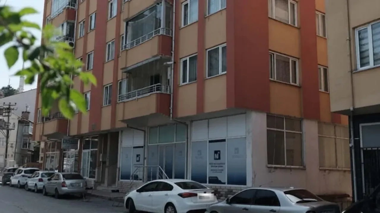 Kastamonu'd dehşet! Genç kız üniversite hocasının elinden kurtulmak için balkondan atladı