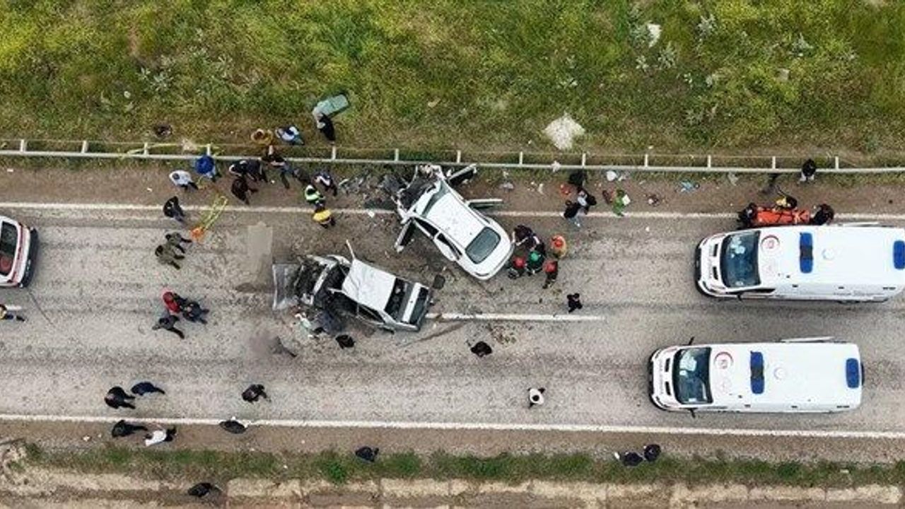 Kırıkkale’de Feci Kaza: 3 Kişi Hayatını Kaybetti, 6 Yaralı