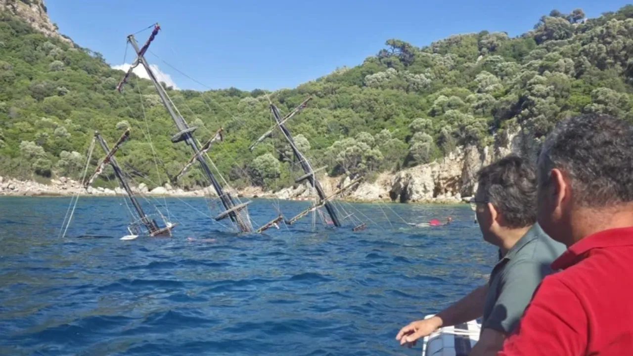 Marmaris’te Tur Teknesi Battı: 110 Yolcu Kurtarıldı