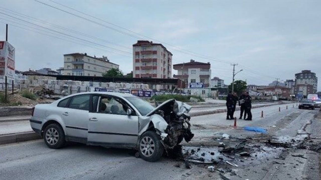 Niğde’de feci kaza: İki otomobil çarpıştı, 2 kişi hayatını kaybetti