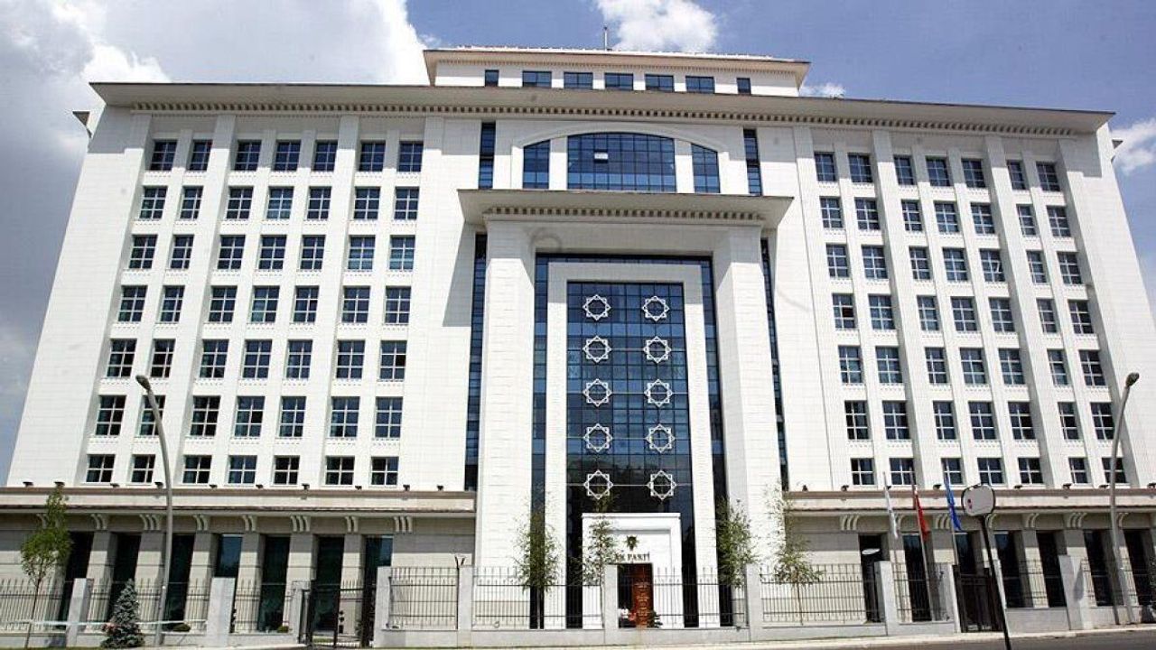 AK Parti’de 4 il başkanı görevden alındı