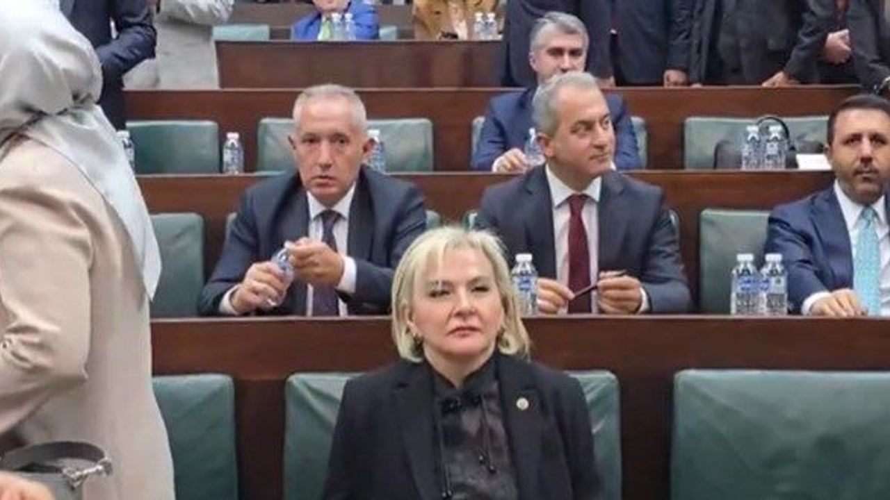 CHP’den İstifa Eden Nimet Özdemir AK Parti’ye Katılıyor