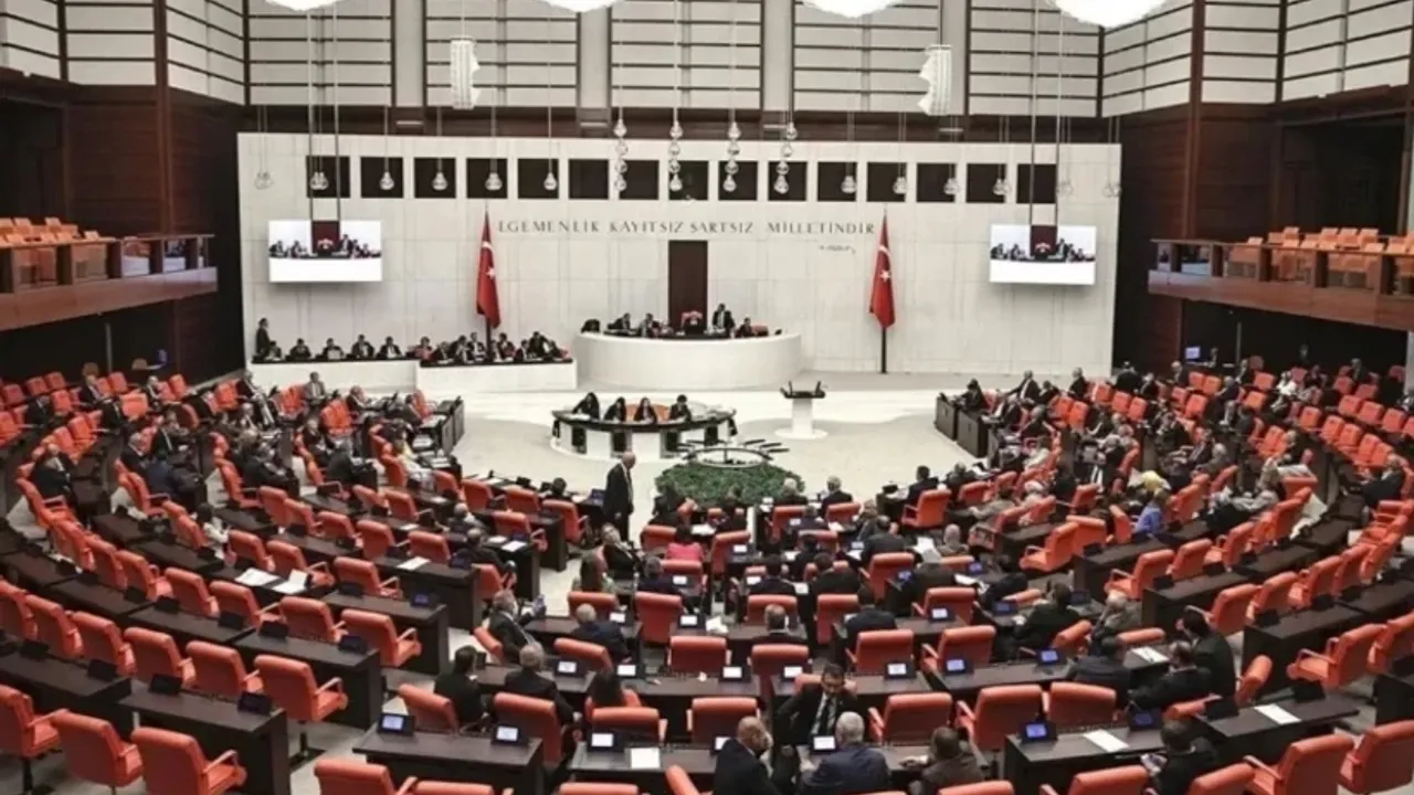 Gözler TBMM’de! Yeni resmi tatil geliyor: Tarih belli oldu