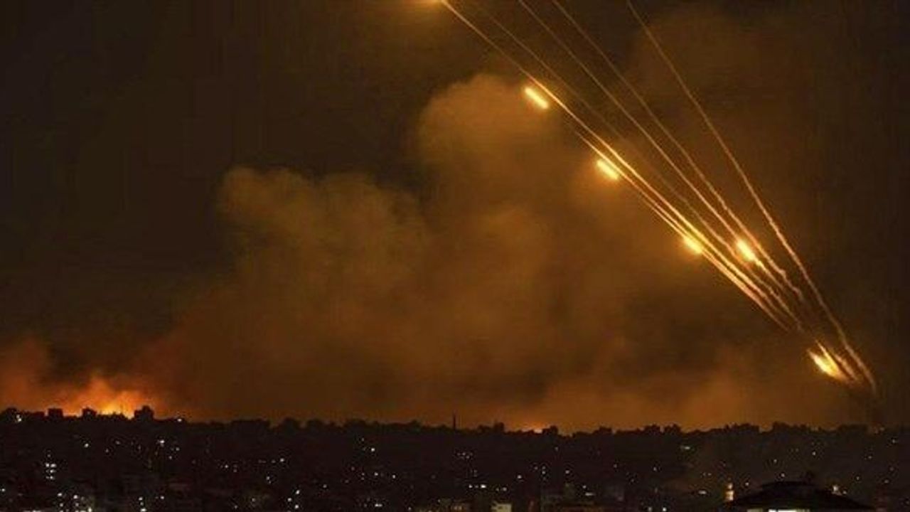 İran'dan İsrail'e füze saldırısı: Kuzey bölgelerinde sirenle