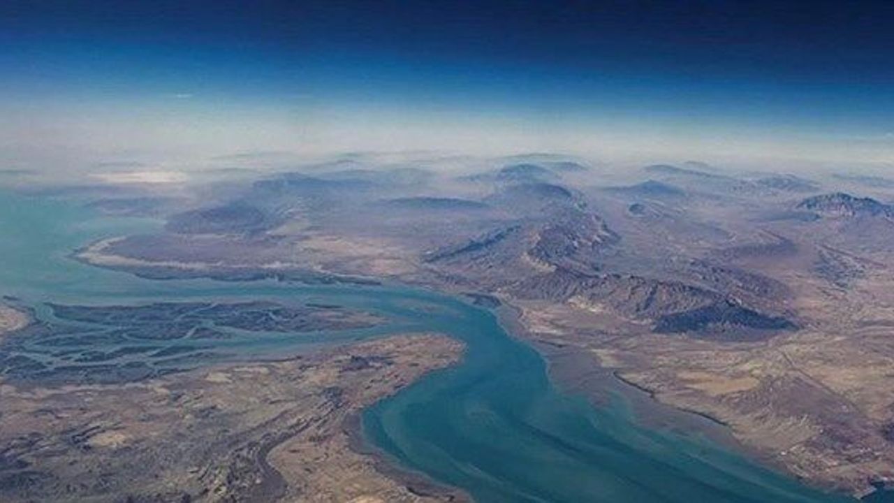 Savaşın Gölgesinde Hürmüz Boğazı: Gemi Trafiği Tarihi Düşüş 