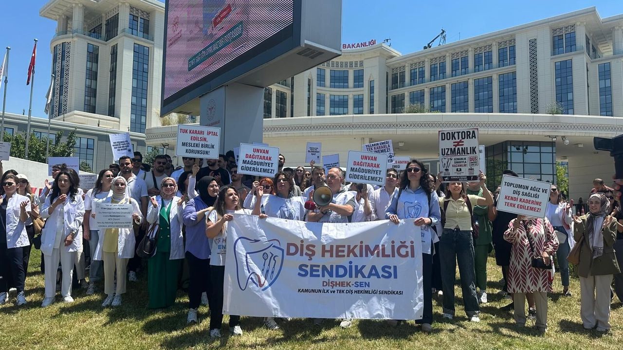Diş Hekimlerinden TUK Kararına Tepki: "Uzmanlık Eğitiminin Temelleri Sarsılıyor"