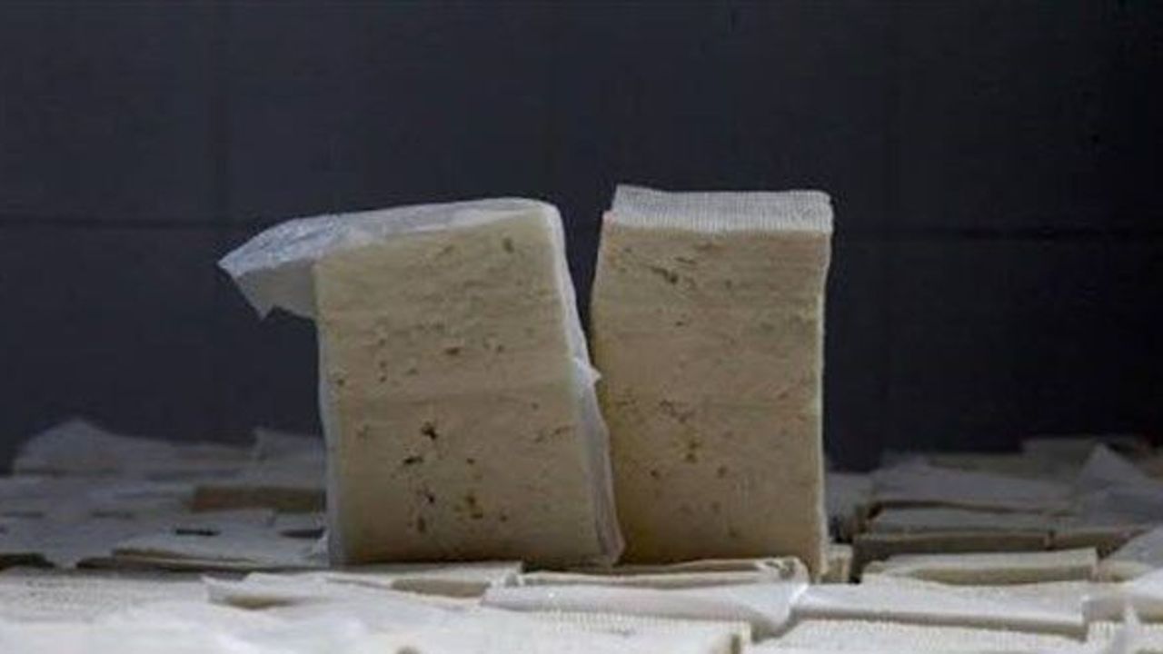 Listeria tespit edilen peynir partisi raflardan çekiliyor