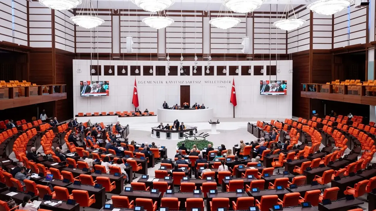 Öğrenci affını da içeren kanun teklifinde ilk 13 madde kabul edildi