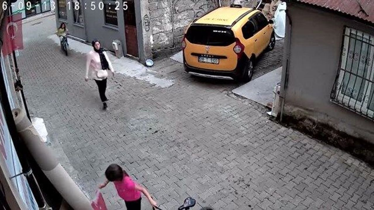 Minik Nehir’e bayrak sevgisi için tablet ve kırtasiye ödülü