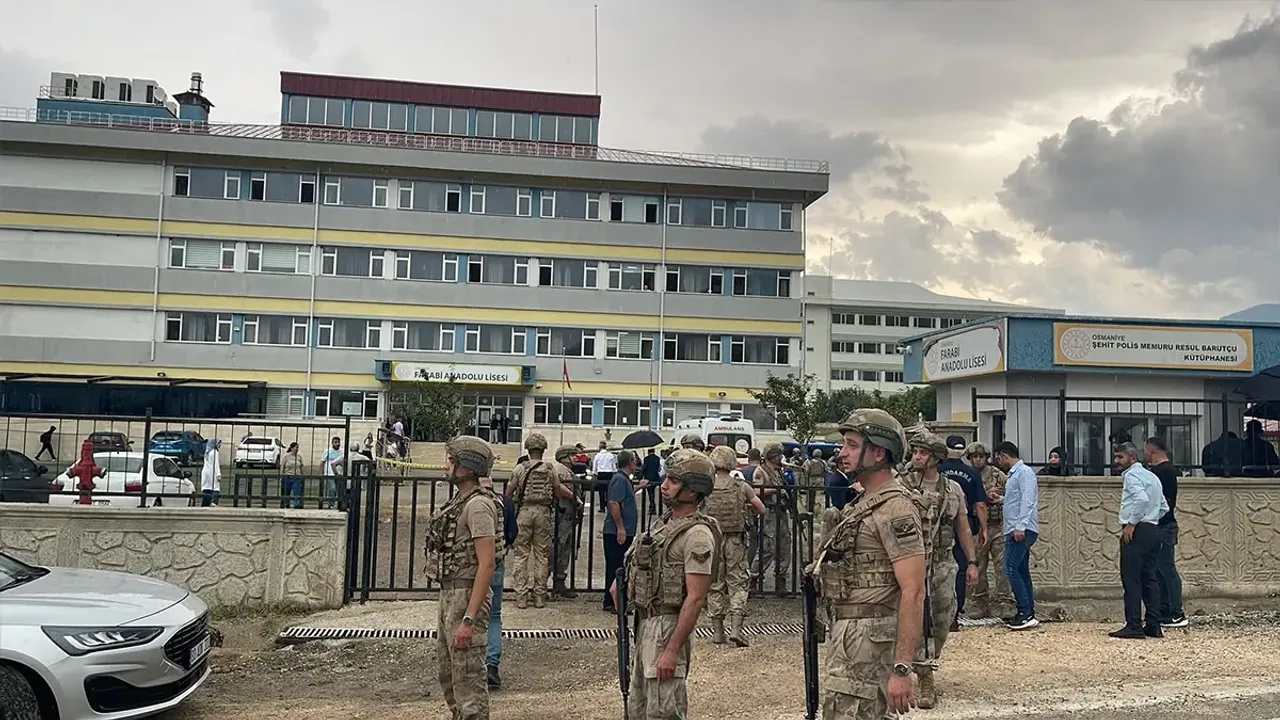 Okul bahçesinde öğretmene silahlı saldırı: Ağır yaralanan öğretmen hastanede