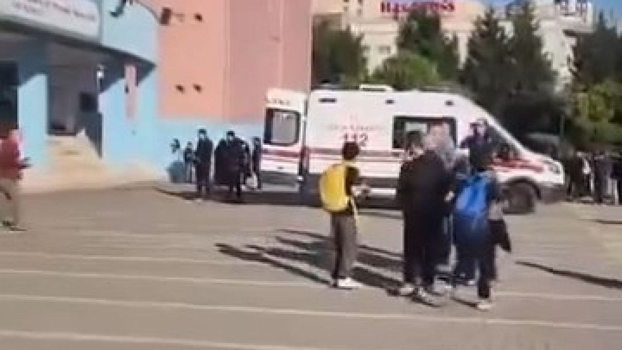 İstanbul'daki bıçaklı saldırının detayları çıktı: Başka okuldan gelen kız öğrenci 7 kişiyi bıçakladı