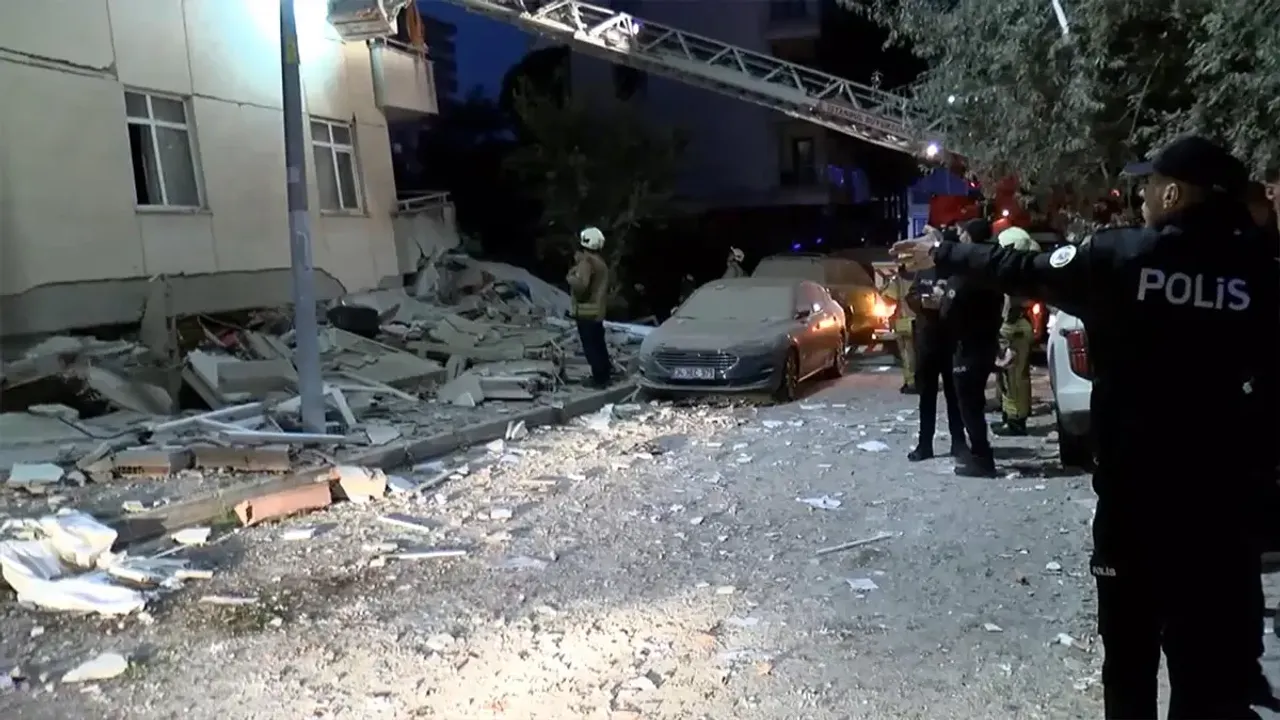 Son dakika: Maltepe'de 6 katlı bina çöktü, enkaz altında kalanlar var