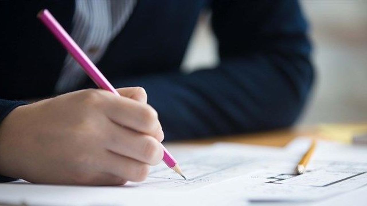 Ortak yazılı sınavlarda yeni dönem: Soruların yüzde 80'ini yapay zeka hazırlayacak