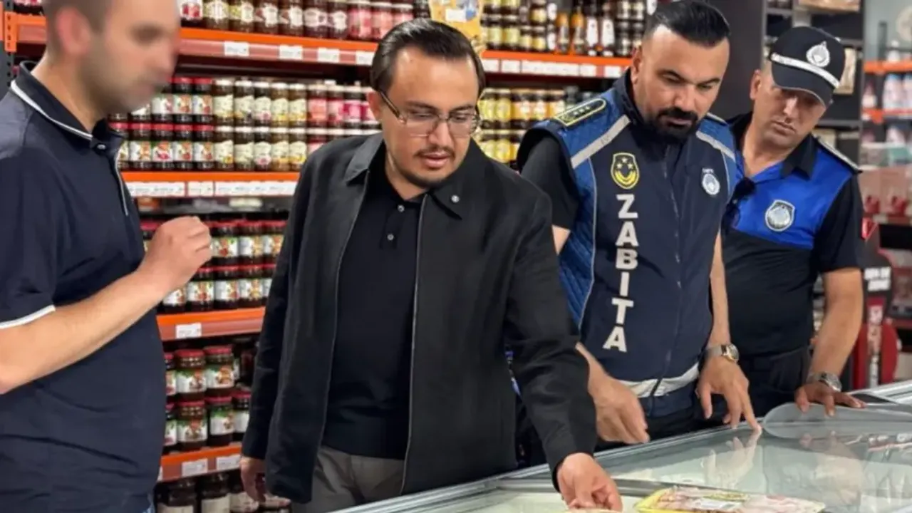 Zincir markette skandal uygulama: Çantalar bantlanıp dolaba koyduruluyor