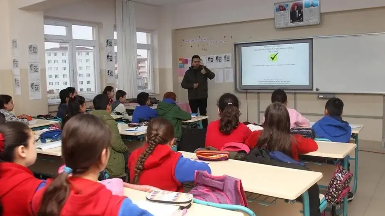 MEB sistemi açılmadan harekete geçtiler: Öğrenci ve velilere OYSS uyarısı