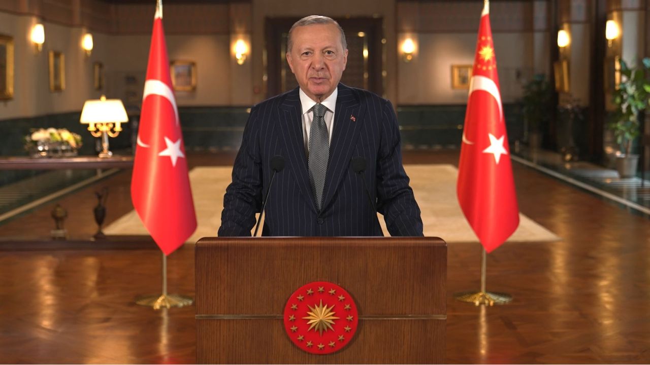 Cumhurbaşkanı Erdoğan’dan Cumhuriyet Bayramı mesajı: “Yarın çok daha güçlü”