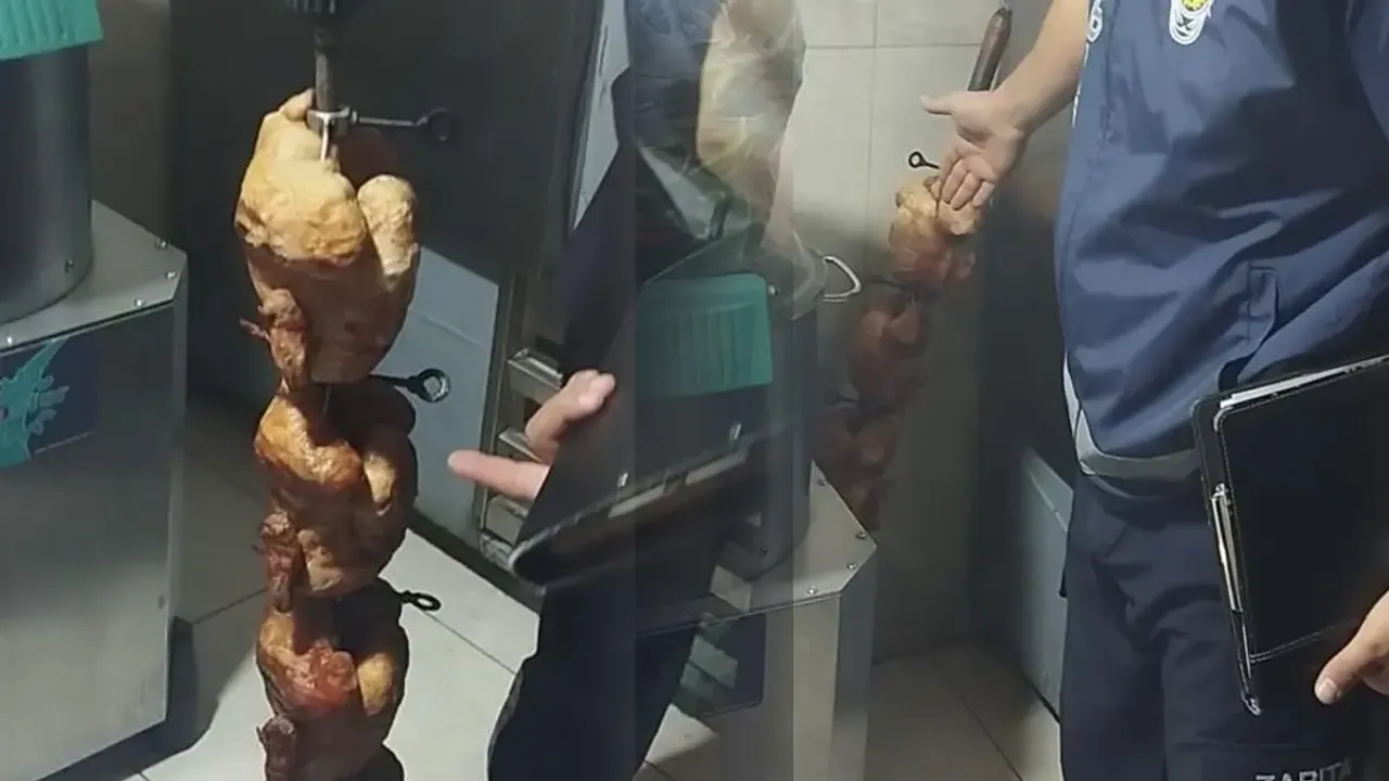 Vatandaşa sunulacaktı: Zabıta ekipleri 15 kilogram bozuk tavuk buldu