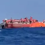 Girne açıklarında yolcu gemisi alabora oldu! Üzerine çıkıp kurtarılmayı beklediler