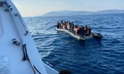 Yunanistan'ın Türk sularına ittiği 93 göçmen kurtarıldı