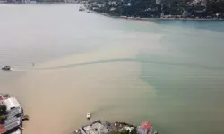 İstanbul'da etkili olan yağış Boğazı çamura buladı