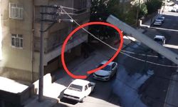 Diyarbakır'da bir yaralı, yardıma gelen sağlık ekibine kaldırım taşıyla saldırdı!