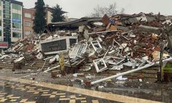 7.7'lik Depremde ağır hasar alan Adıyaman'ın Belediye Binası yıkıldı....