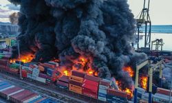 Türkiye'nin 4.  büyük limanı olan İskenderun Limanı yanmaya devam ediyor
