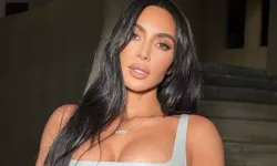 Kim Kardashian göğüs dekoltesiyle mest etti! Yatak pozuna yorum yağdı