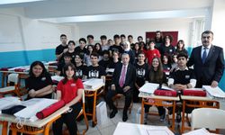 Cumhurbaşkanı Erdoğan ve Bakan Tekin, öğrencilerin karne heyecanına ortak oldular