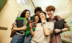 Samsung, öğrenci ve öğretmenlere indirimli telefon uygulamasını başlattı!