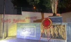 İzmir'de Atatürk Anıtı'na, sprey boya ile "Boş yapma Atatürk" yazan 16 yaşındaki şüpheli tutuklandı