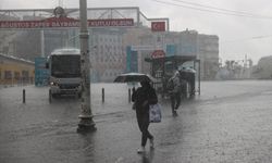 İstanbul'da çok kuvvetli sağanak yağış etkili oluyor: "Ben böyle yağmur pek az gördüm."