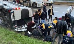 Yağmurlu Yolda Dehşet: İşçi Servisi Kaza Yaptı, Yaralılar Var!