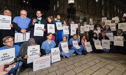 Londra' da sağlık çalışanları başkanlık binasının önünde "Gazze" için toplandı