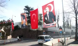 Ankara'da Suudi Arabistan Büyükelçiliği Çevresi Atatürk Posterleri ve Türk Bayraklarıyla Donatıldı