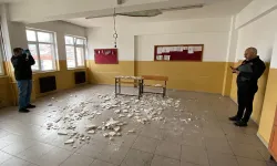 Canik'te Ders Sırasında Tavan Sıvası Düştü, 7 Öğrenci Hastaneye Kaldırıldı