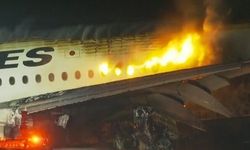 Tokyo'da 2 uçak pistte çarpıştı