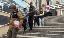 Baba, Oğul ve Gelin Tutuklandı! İzmir'de Silah Kaçakçılığına Aile Boyu Operasyon