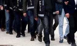 İzmir'de FETÖ Operasyonunda 6'sı Muvazzaf Asker Olmak Üzere 19 Kişi Gözaltına Alındı