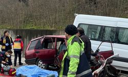Otomobil ile Minibüsün Çarpıştığı Kazada 2 Kişi Öldü, 1 Kişi Yaralandı