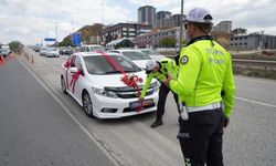 Kural İhlali Yapan Sürücü Polisleri Tehdit Etti! "Bakanlık Personeliyim"