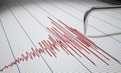 Ege Denizi'nde İzmir açıkları sallandı: 4,5 büyüklüğünde deprem