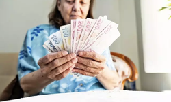 En az 13 bin lira, bayram öncesi emeklilerin hesabına geçecek