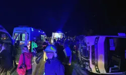 Öğrenci otobüsü devrildi: 2 öğretmen ve 22 öğrenci yaralandı