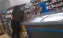 Kadın Müşteri Market Çalışanının Saçına Yapışıp Kafasını Dolaba Vurdu